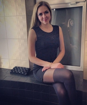 Моя нежная креативность и опыт позволят исполнить все твои грязные фантазии. У меня широкий спектр услуг, которые оставят тебя полностью удовлетворенным. Невероятные массажи, ролевые игры, BDSM - у меня нет пределов в удовольствии. Мои клиенты всегда возвращаются за неповторимыми ощущениями, и ты не станешь исключением. Живи наслаждением, воплощай фантазии в реальность вместе со мной. Открой новый мир удовольствия с горячими фото и отзывами. Эмоджи ➕💋🔥💦. Жду тебя в Москве для незабываемых встреч. 7614, 21 год